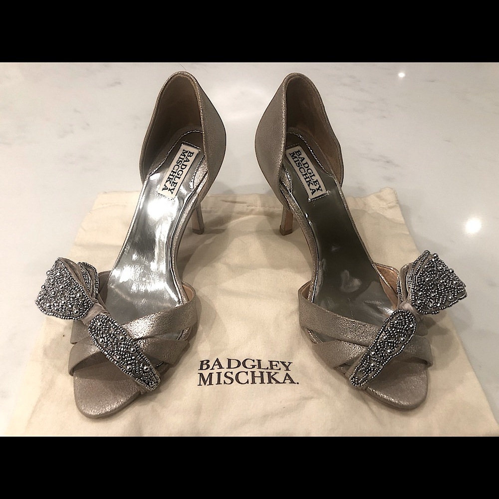 New Badgley Mischka Vita Platino Metallic Suede Peep Toe Beaded Heels, Size 7.5M